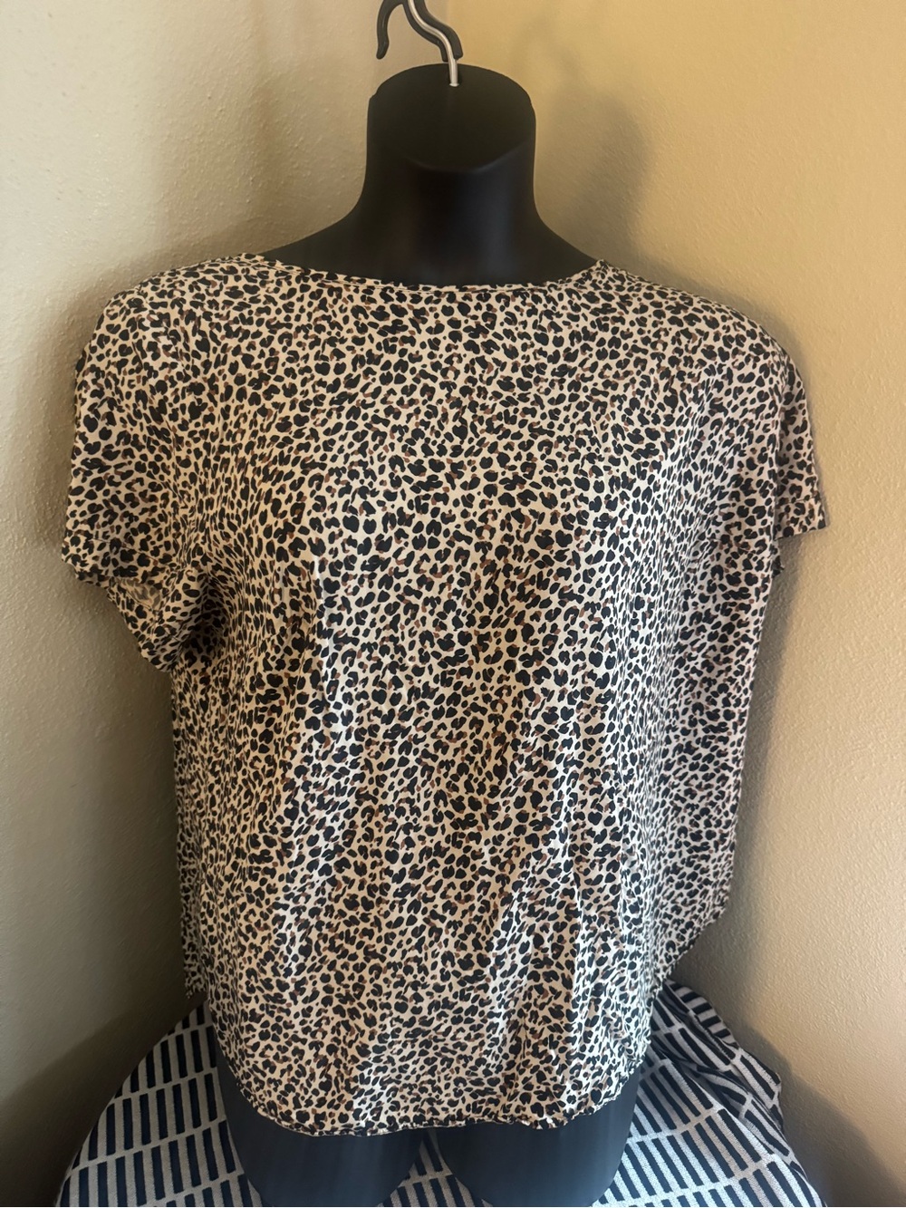 Ava & Viv Black and Beige Leopard Print Top